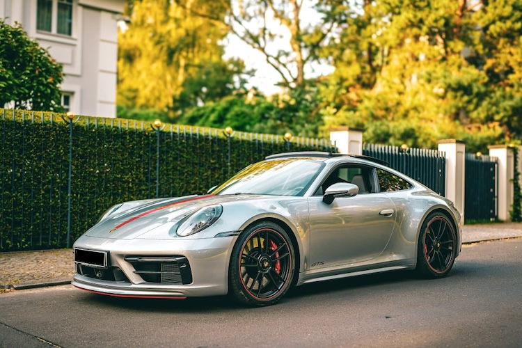 911